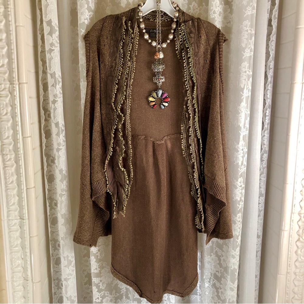 TWENTY-ONE * NWOT Long Knit Boho Vibe Vest w/Lace and Metallic Thread Accent